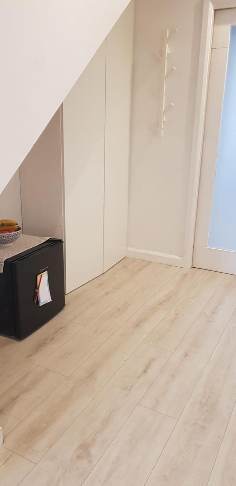 Luxury En-suite With King 5ft Bed - Bedroom Only